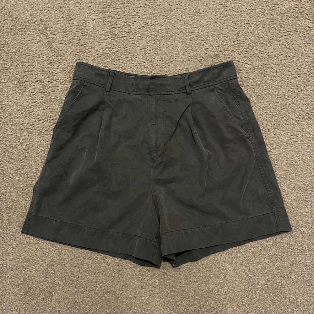 Everlane The Draper Pleated High Rise Short In Buttersmooth - Picture 6 of 7